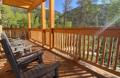 Garfield House | 3 Bedroom 3.5 Bathroom-Each Room Own Attached Full Bath! Near Monarch Ski Resort