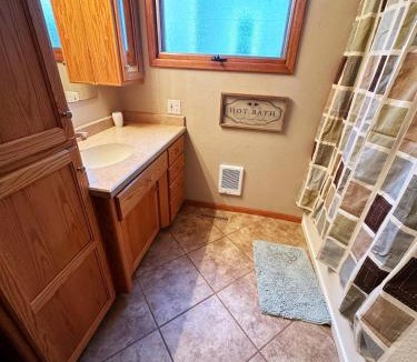 Almont House | 3 Bedroom Central Home Away