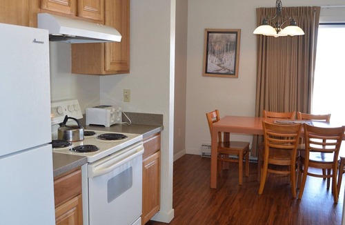 Fraser Condo | 3-bedroom Fraser Condo MLK Week Discount nOwner Managed/NO Added Taxes and BS
