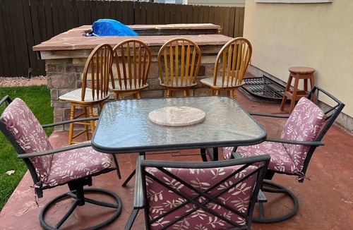 Colorado Springs House | 3 bedroom house 5 minutes away from the airport in Colorado Springs all for you.