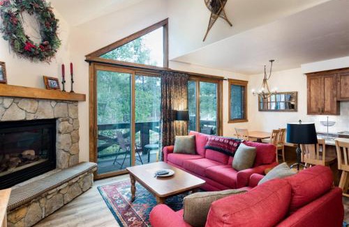 Four O'Clock House | 3 Bedroom Saddlewood Townhome At Snowflake Ski Run