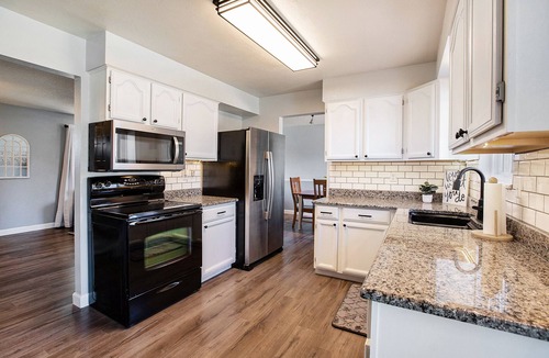 Castle Rock House | 3 Bedroom Spacious Home with Garage and Newer Furnishings!