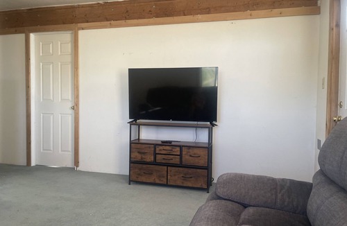 Redvale Apartment | 3-bedroom top floor apartment in the heart of Dry Creek Basin.