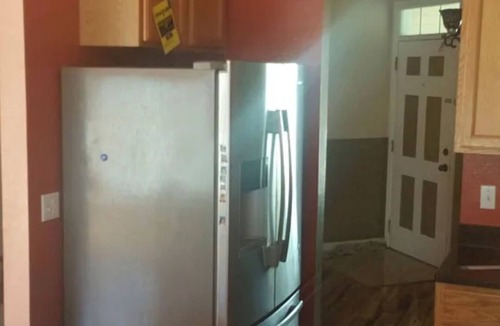 Aurora House | 3-bedroom townhome in charming Aurora with WiFi, AC. Unbeatable LocationBook now