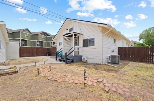 Grand Junction House | 3 Blocks to Main St/Kids Lounge & TV/Sleeps 6/W&D/Workspace/Priv Yard