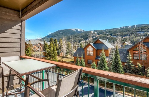 Mountain House Condo | 3 BR/3 BA; Walk to Lifts; Great View of the Slopes from 2 Balconies