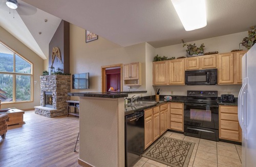 Mountain House Condo | 3 BR + Loft BR/4 BA Top Floor Condo with Mile-Wide Ski Run View; 8 separate beds
