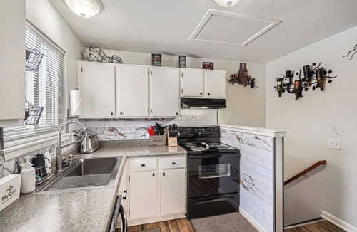 North Central Westminster House | 3 BR Westminster Home | Hot Tub