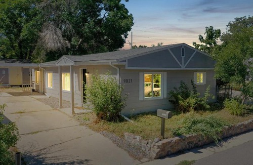 Federal Heights House | 3 King beds with yard near the famous Water World