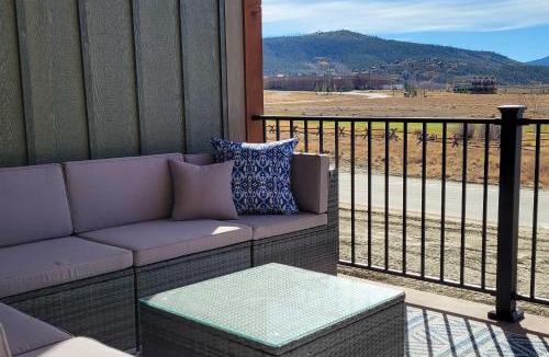 Grand Elk Ranch House | 3 Mi to Granby Ranch Townhome with Balcony and Views