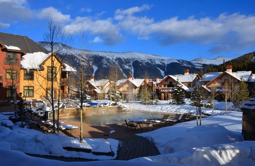 Copper Mountain Village Condo | 3 min walk to ski lift, 2 Bed 2 bath, heated parking, ski locker and hot tub