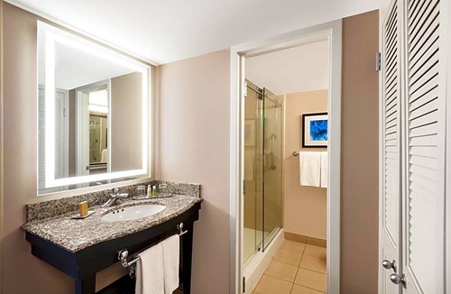 Belcaro Hotel | 3-Star Hotel ∙ DoubleTree by Hilton Denver Cherry Creek, CO
