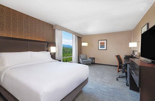 Belcaro Hotel | 3-Star Hotel ∙ DoubleTree by Hilton Denver Cherry Creek, CO