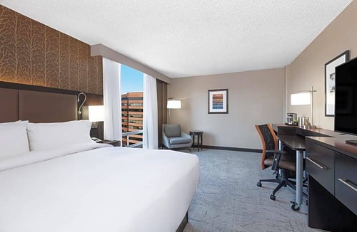 Belcaro Hotel | 3-Star Hotel ∙ DoubleTree by Hilton Denver Cherry Creek, CO
