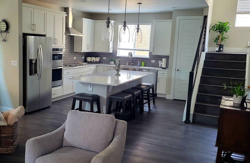 The Meadows House | 30 Day min stay Newer 3 Bed 3 Bath Rooftop House close to Outlet Malls