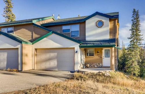 Wildernest House | 300 Lodgepole by Book by Owner