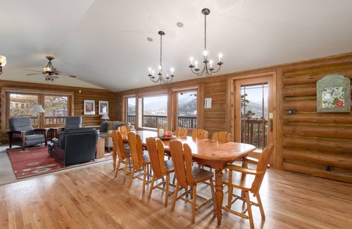 Estes Park House | 310 m² House ∙ 4 bedrooms ∙ 8 guests