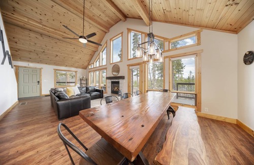 Grand Lake Cabin | 316 m² Cabin ∙ 5 bedrooms ∙ 16 guests