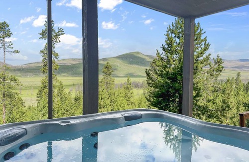 Grand Lake Cabin | 316 m² Cabin ∙ 5 bedrooms ∙ 16 guests