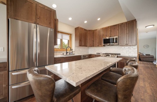 Grand Lake Cabin | 316 m² Cabin ∙ 5 bedrooms ∙ 16 guests