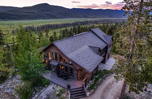 Grand Lake Cabin | 316 m² Cabin ∙ 5 bedrooms ∙ 16 guests