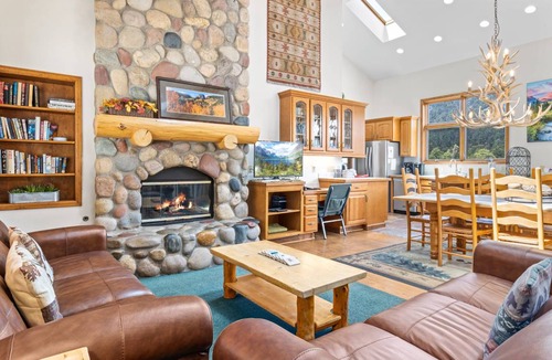 Aspen Brook House | 319 m² House ∙ 6 bedrooms ∙ 21 guests