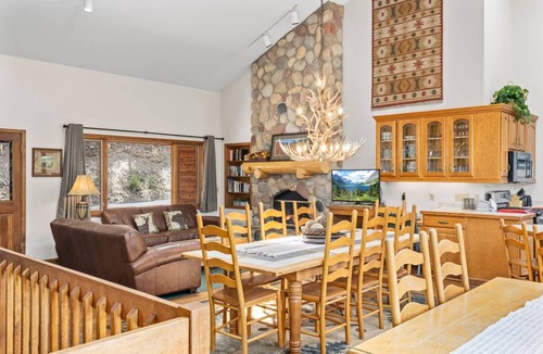 Aspen Brook House | 319 m² House ∙ 6 bedrooms ∙ 21 guests
