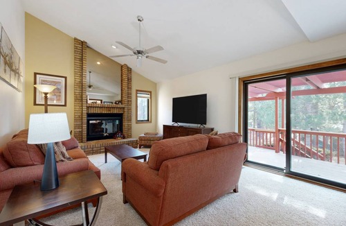 Monument House | 321 m² House ∙ 5 bedrooms ∙ 11 guests