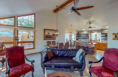 Greeley House | 321 m² House ∙ 5 bedrooms ∙ 12 guests