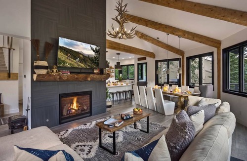Highland Meadows House | 325 m² House ∙ 4 bedrooms ∙ 10 guests
