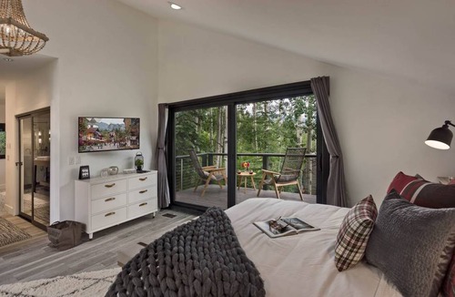 Highland Meadows House | 325 m² House ∙ 4 bedrooms ∙ 10 guests