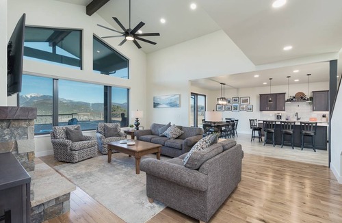 Durango House | 325 m² House ∙ 5 bedrooms ∙ 15 guests