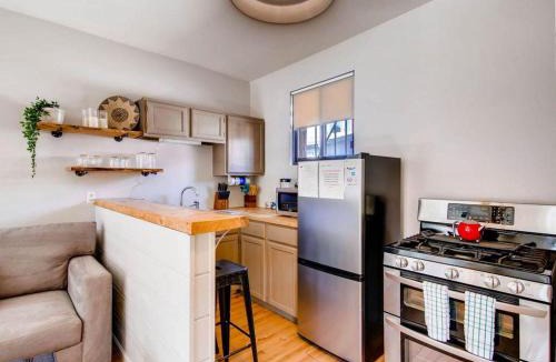 West Highland Apartment | 3329 W 31st