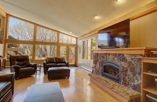 Willow Grove House | 334 Willow Lake Ct, 4Br withloft 3Ba townhouse