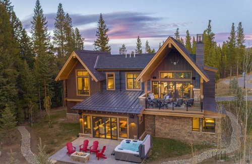 Peak 8 House | 335 m² House ∙ 5 bedrooms ∙ 11 guests