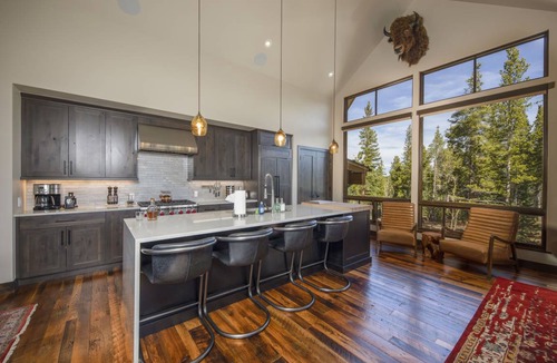 Peak 8 House | 335 m² House ∙ 5 bedrooms ∙ 11 guests