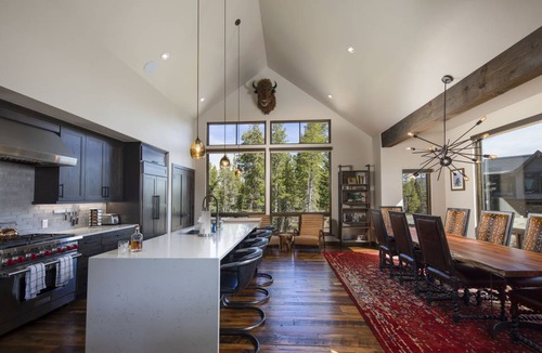 Peak 8 House | 335 m² House ∙ 5 bedrooms ∙ 11 guests