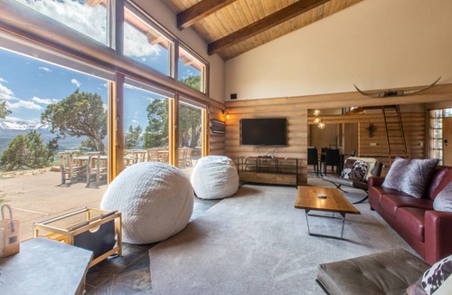 Loghill Village House | 341 m² House ∙ 3 bedrooms ∙ 8 guests