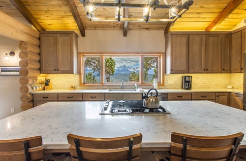 Loghill Village House | 341 m² House ∙ 3 bedrooms ∙ 8 guests