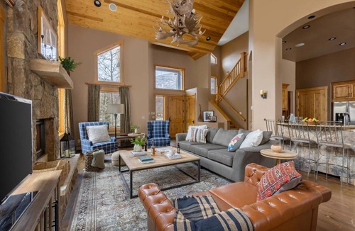 Highland Meadows House | 343 m² House ∙ 5 bedrooms ∙ 12 guests