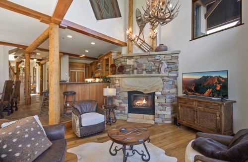 Mountain Village House | 353 m² House ∙ 4 bedrooms ∙ 10 guests