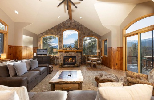 The Highlands House | 353 m² House ∙ 4 bedrooms ∙ 12 guests