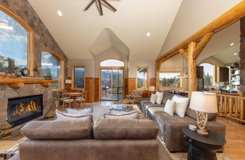 The Highlands House | 353 m² House ∙ 4 bedrooms ∙ 12 guests