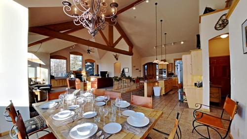 Corinthian Hills House | 36 James Court