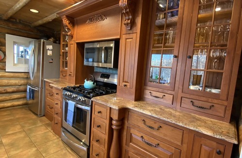 Bailey Cabin | 360 Degree Mountaintop Views, Luxurious Hot Tub & Designer Kitchen