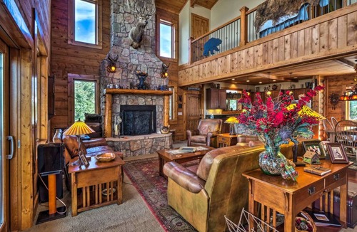 Michigan Hill House | 362 m² House ∙ 4 bedrooms ∙ 8 guests