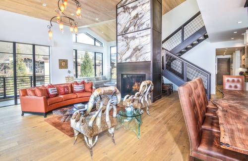 Golden Peak Condo | 372 m² Condo ∙ 5 bedrooms ∙ 20 guests