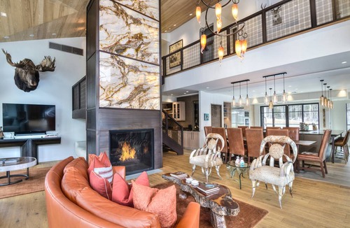 Golden Peak Condo | 372 m² Condo ∙ 5 bedrooms ∙ 20 guests