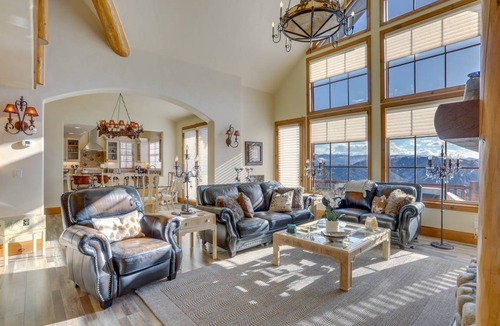 Cordillera House | 374 m² House ∙ 5 bedrooms ∙ 6 guests