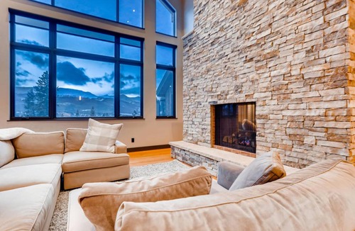 Forest Hills House | 378 m² House ∙ 4 bedrooms ∙ 12 guests